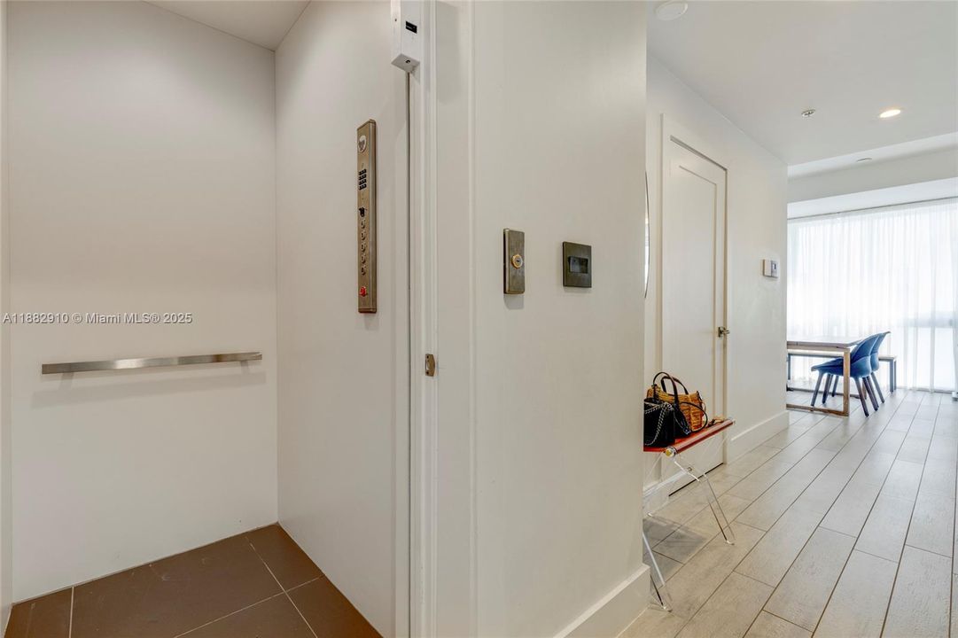 En Venta: $1,495,000 (4 camas, 4 baños, 2504 Pies cuadrados)