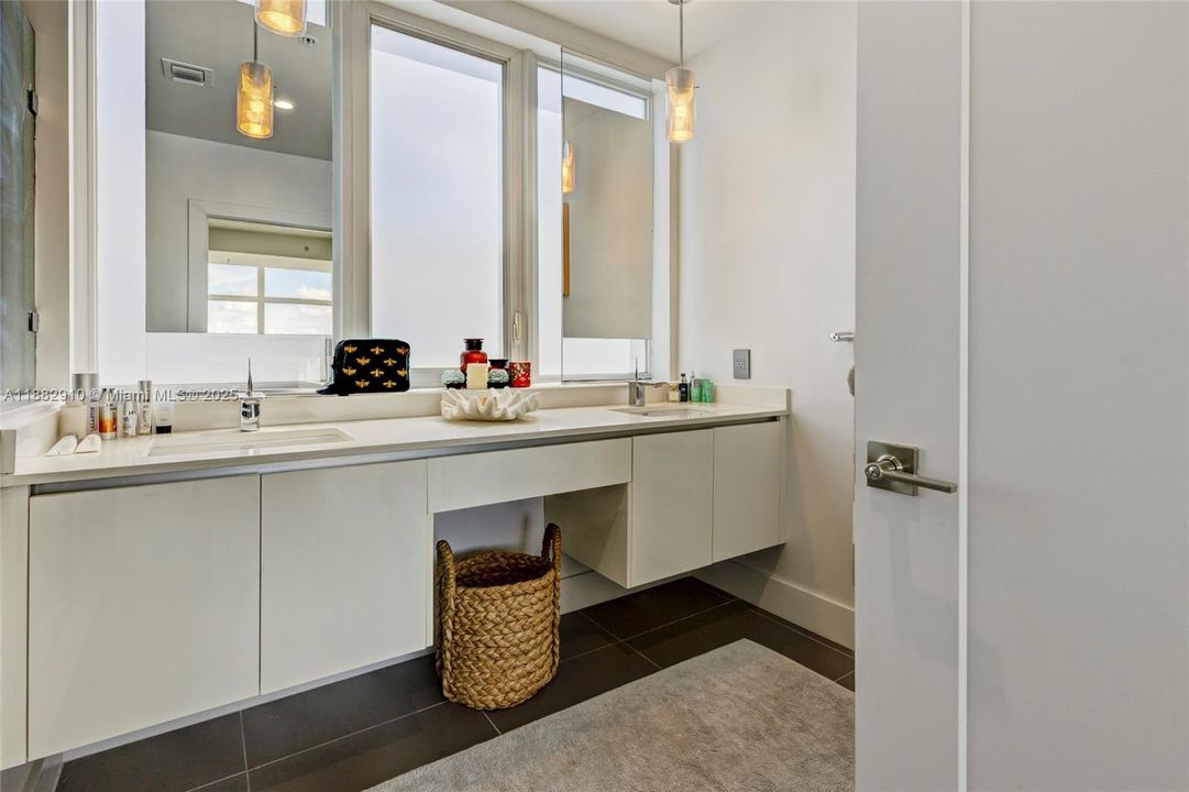 En Venta: $1,495,000 (4 camas, 4 baños, 2504 Pies cuadrados)