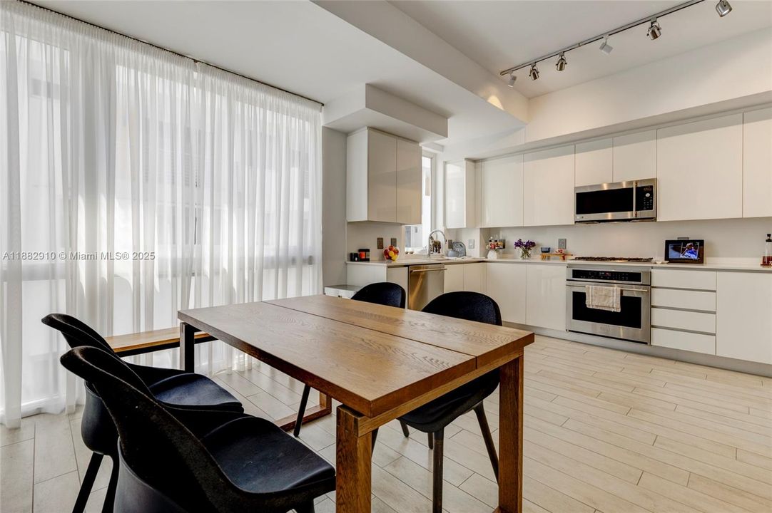 En Venta: $1,495,000 (4 camas, 4 baños, 2504 Pies cuadrados)