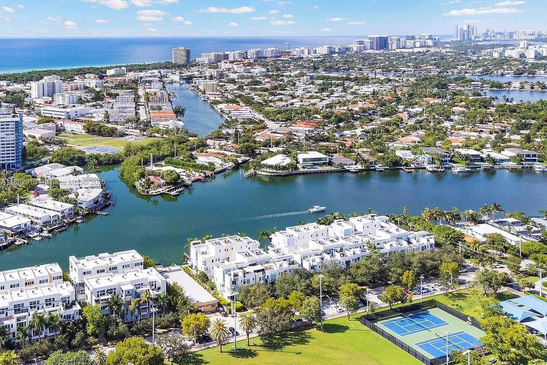 En Venta: $1,495,000 (4 camas, 4 baños, 2504 Pies cuadrados)