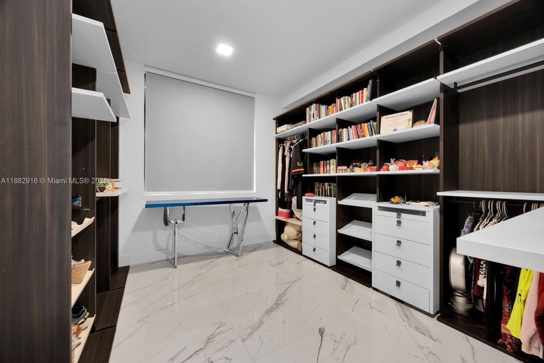 For Sale: $2,885,000 (4 beds, 4 baths, 3194 Square Feet)