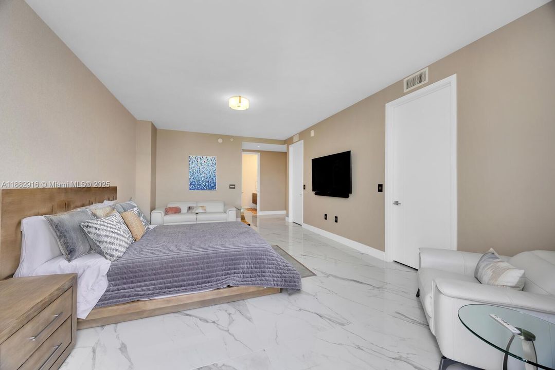 For Sale: $2,885,000 (4 beds, 4 baths, 3194 Square Feet)