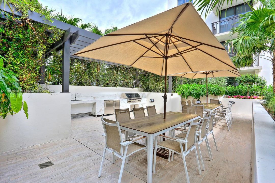 For Sale: $2,885,000 (4 beds, 4 baths, 3194 Square Feet)