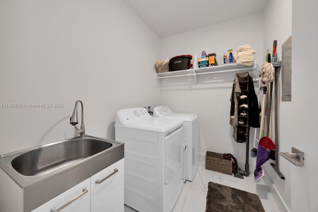 For Sale: $2,885,000 (4 beds, 4 baths, 3194 Square Feet)