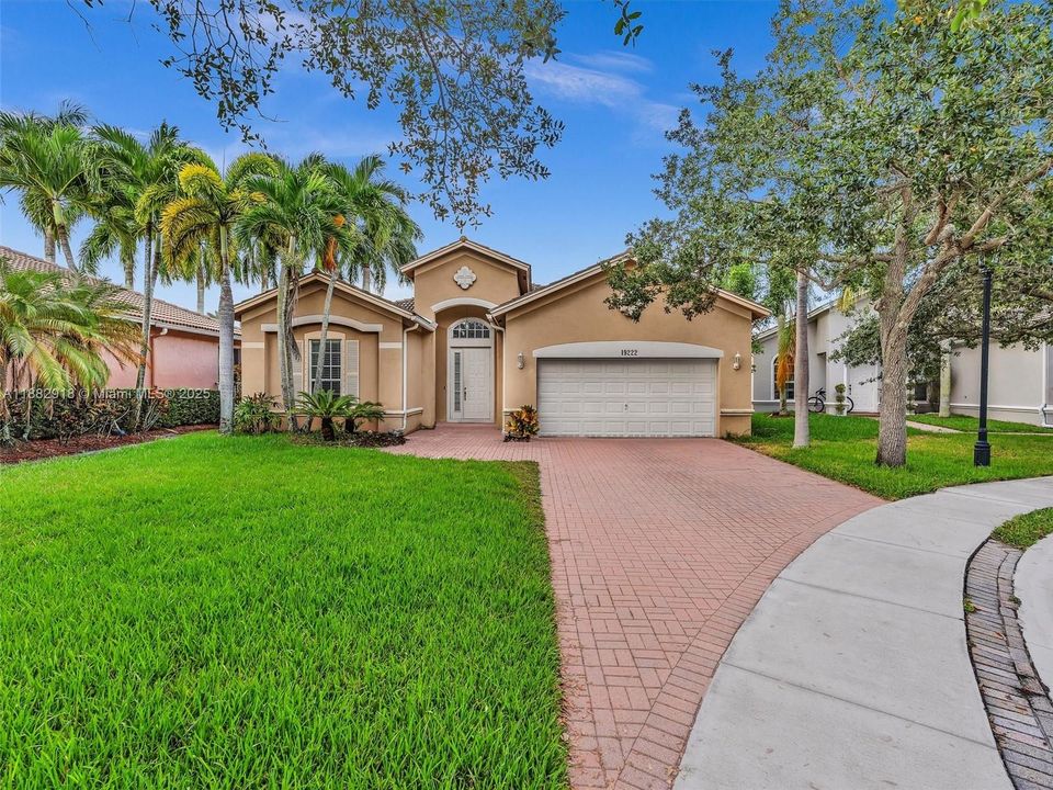 For Sale: $960,000 (4 beds, 3 baths, 2490 Square Feet)