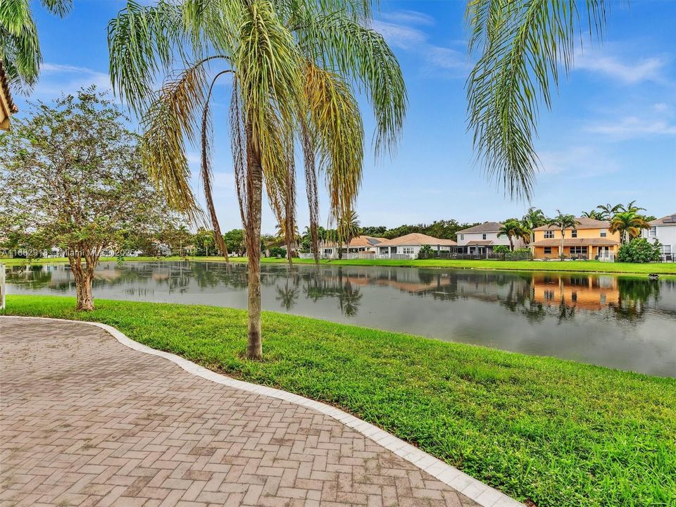 For Sale: $960,000 (4 beds, 3 baths, 2490 Square Feet)