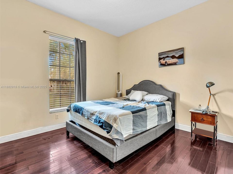 For Sale: $960,000 (4 beds, 3 baths, 2490 Square Feet)