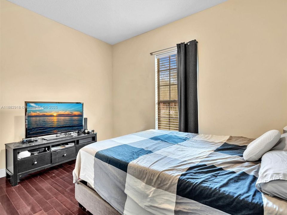 For Sale: $960,000 (4 beds, 3 baths, 2490 Square Feet)