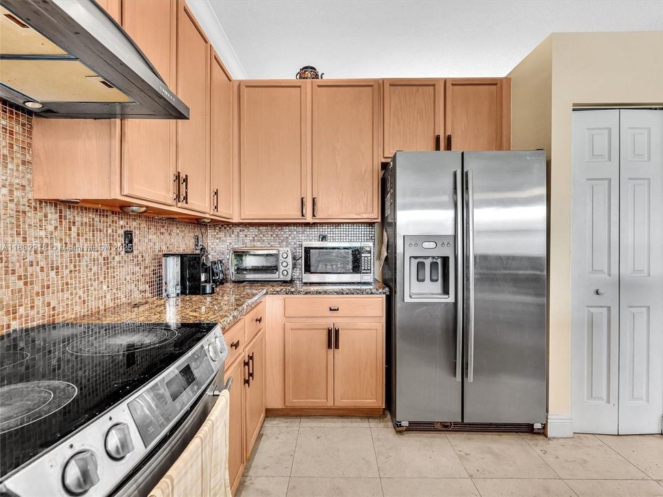 For Sale: $960,000 (4 beds, 3 baths, 2490 Square Feet)