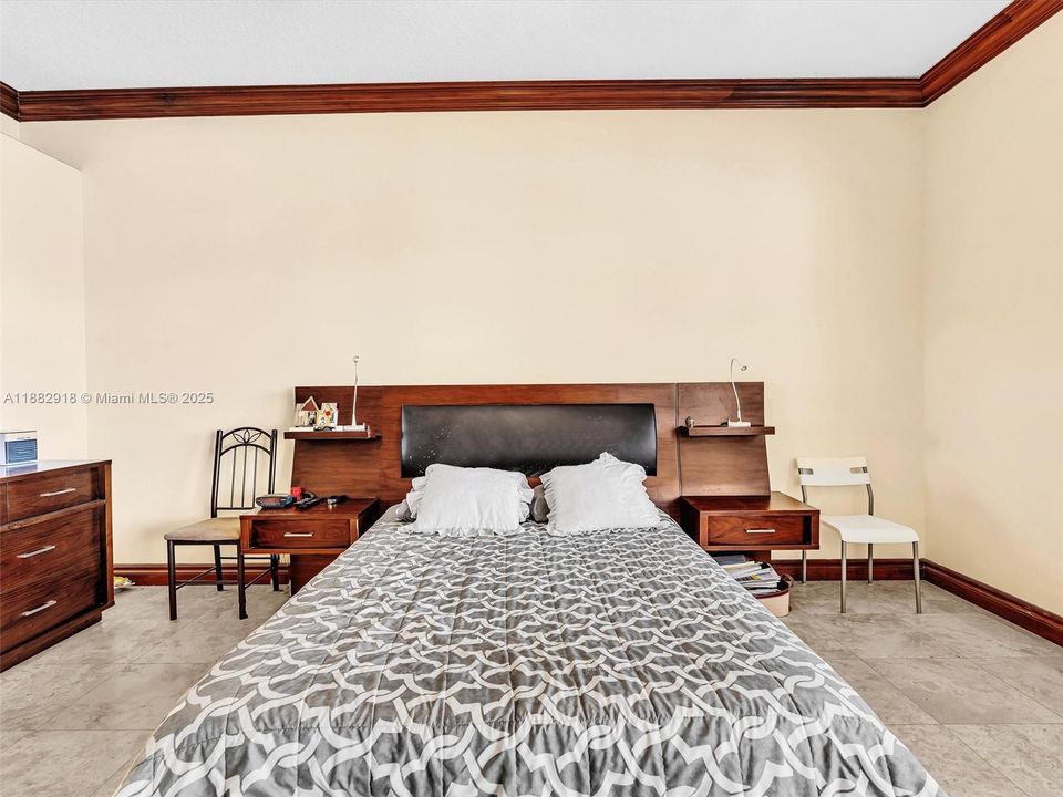 For Sale: $960,000 (4 beds, 3 baths, 2490 Square Feet)