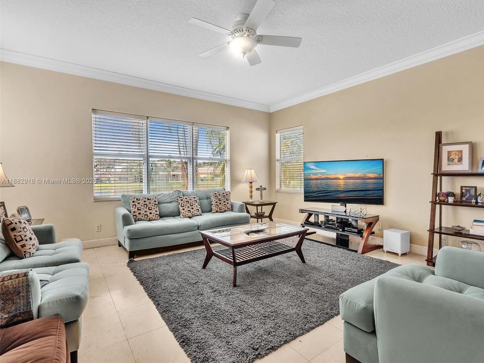 For Sale: $960,000 (4 beds, 3 baths, 2490 Square Feet)