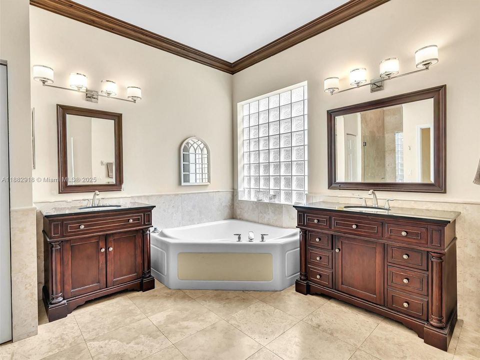 For Sale: $960,000 (4 beds, 3 baths, 2490 Square Feet)