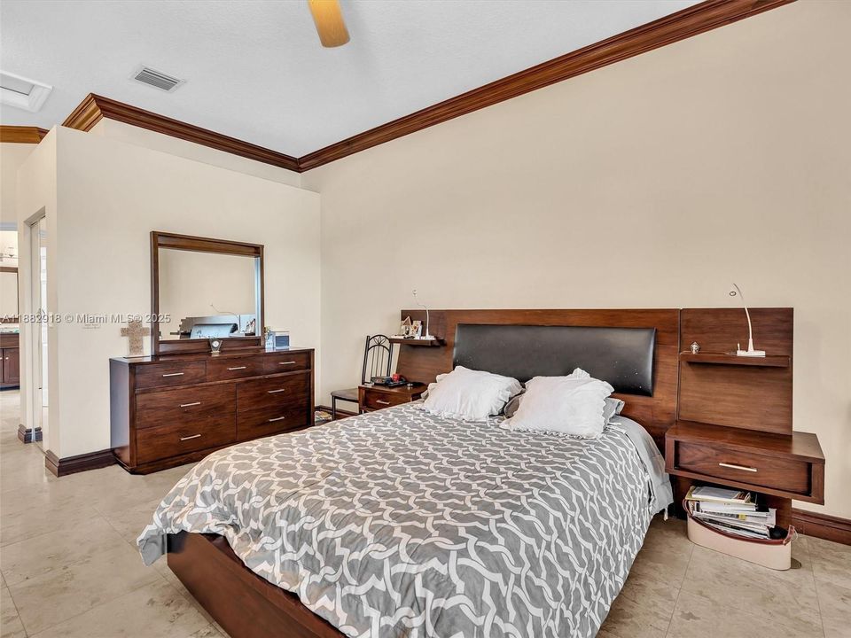 For Sale: $960,000 (4 beds, 3 baths, 2490 Square Feet)