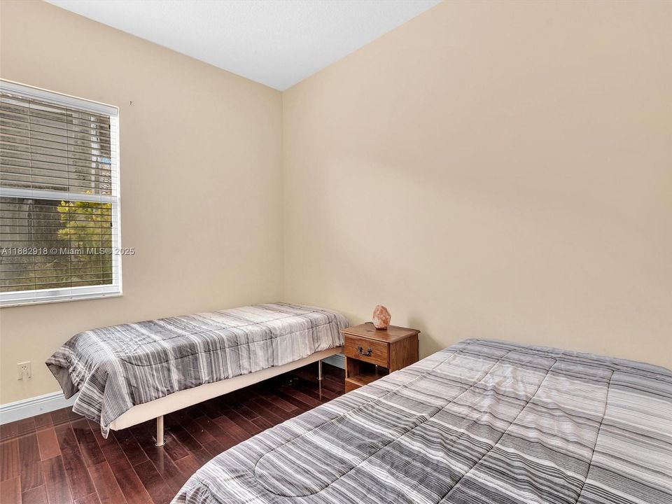 For Sale: $960,000 (4 beds, 3 baths, 2490 Square Feet)