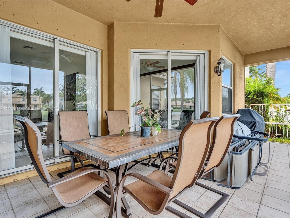 For Sale: $960,000 (4 beds, 3 baths, 2490 Square Feet)