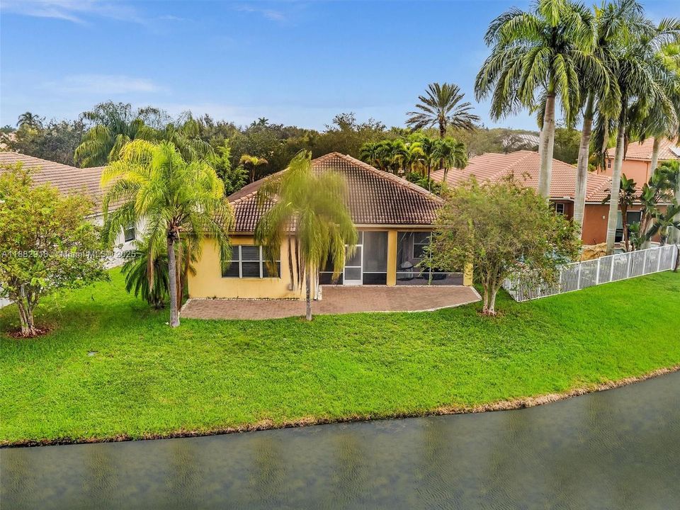 For Sale: $960,000 (4 beds, 3 baths, 2490 Square Feet)