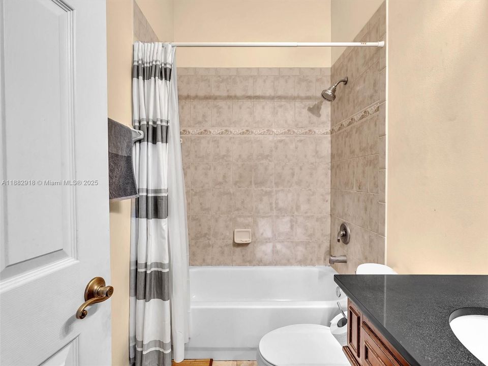 For Sale: $960,000 (4 beds, 3 baths, 2490 Square Feet)