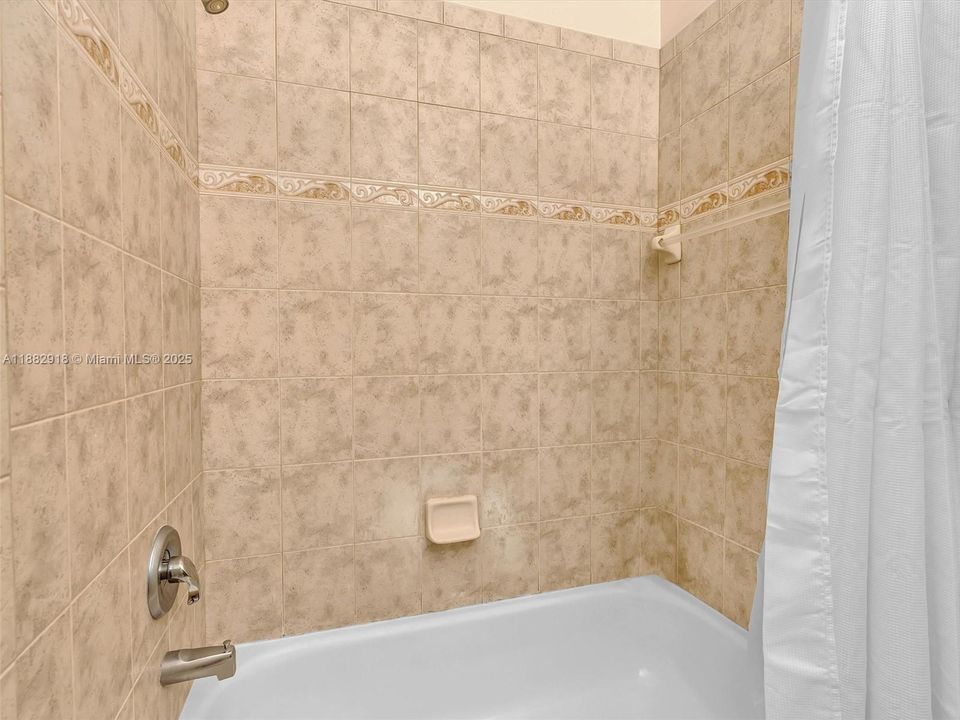 For Sale: $960,000 (4 beds, 3 baths, 2490 Square Feet)