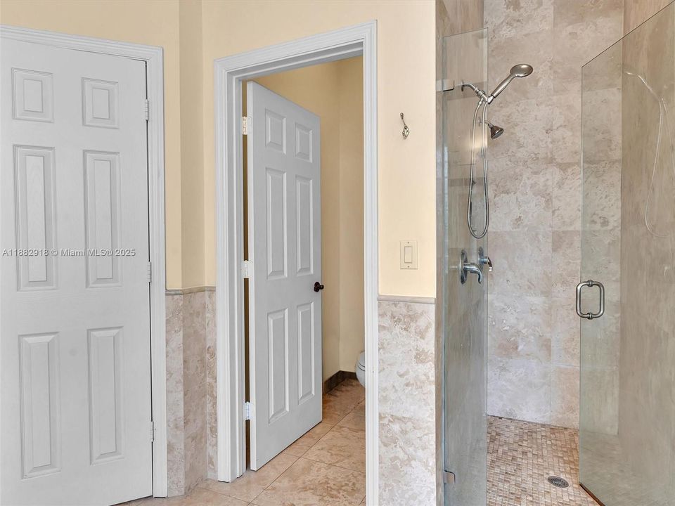 For Sale: $960,000 (4 beds, 3 baths, 2490 Square Feet)