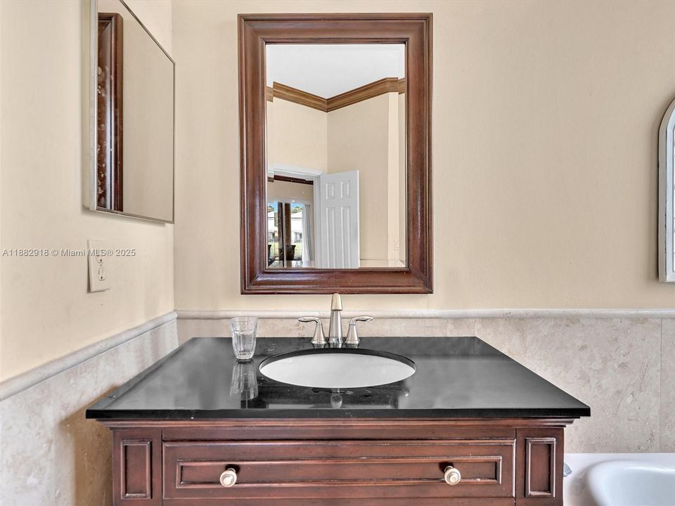 For Sale: $960,000 (4 beds, 3 baths, 2490 Square Feet)