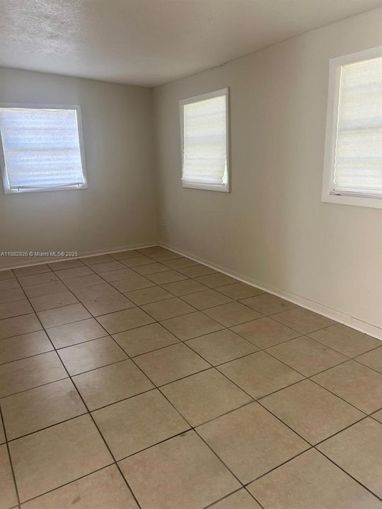 出租: $2,199 (4 贝兹, 2 浴室, 1818 平方英尺)