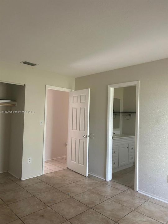 出租: $2,199 (4 贝兹, 2 浴室, 1818 平方英尺)