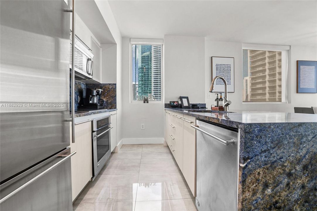 Active With Contract: $1,100,000 (3 beds, 3 baths, 1494 Square Feet)