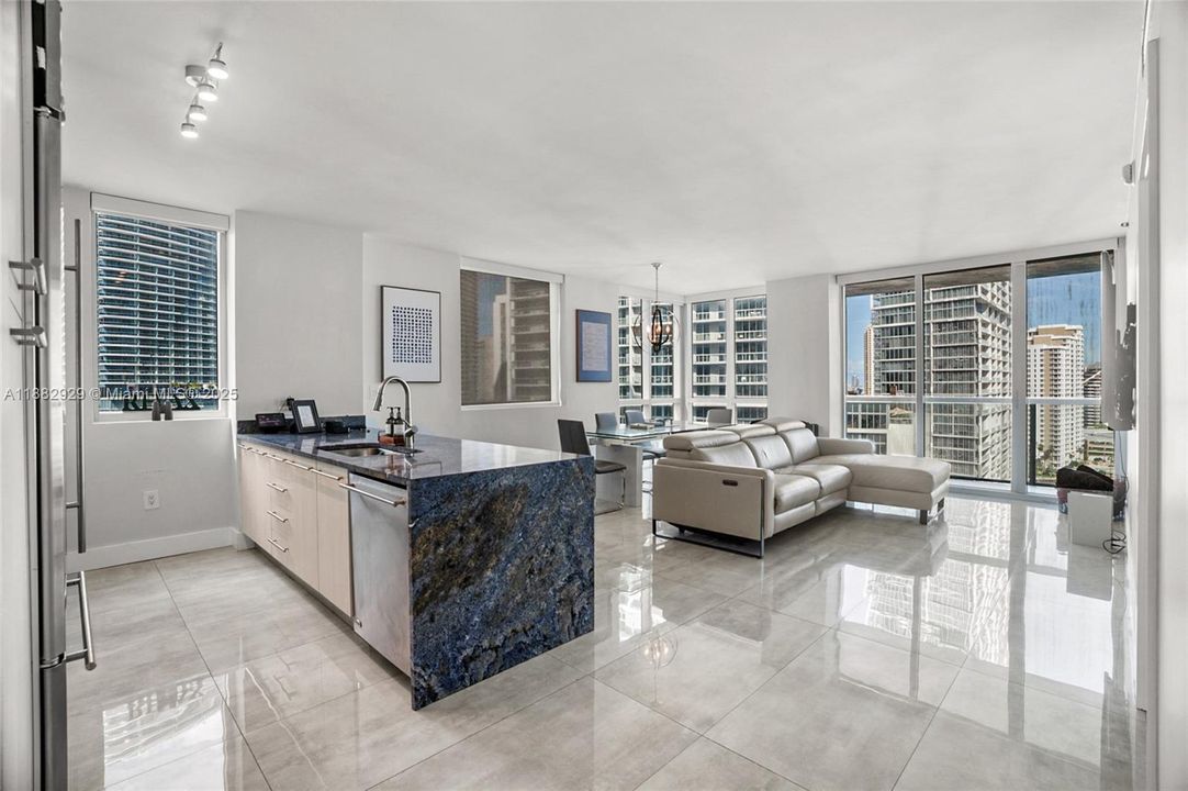 Active With Contract: $1,100,000 (3 beds, 3 baths, 1494 Square Feet)