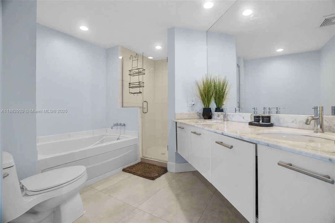 Active With Contract: $1,100,000 (3 beds, 3 baths, 1494 Square Feet)