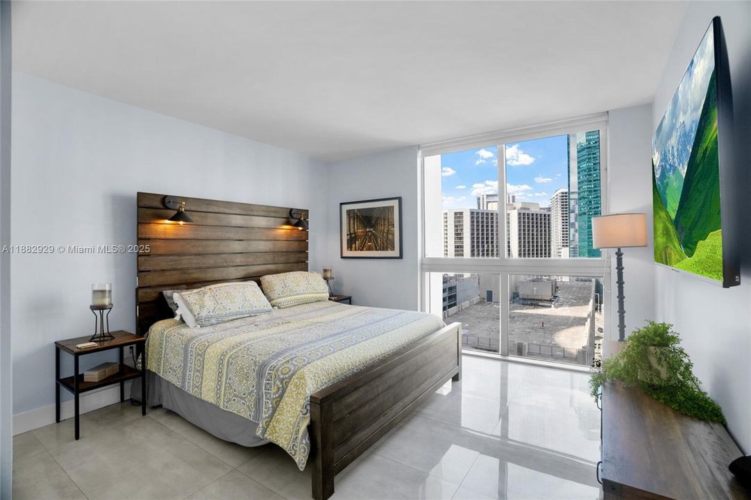 Active With Contract: $1,100,000 (3 beds, 3 baths, 1494 Square Feet)