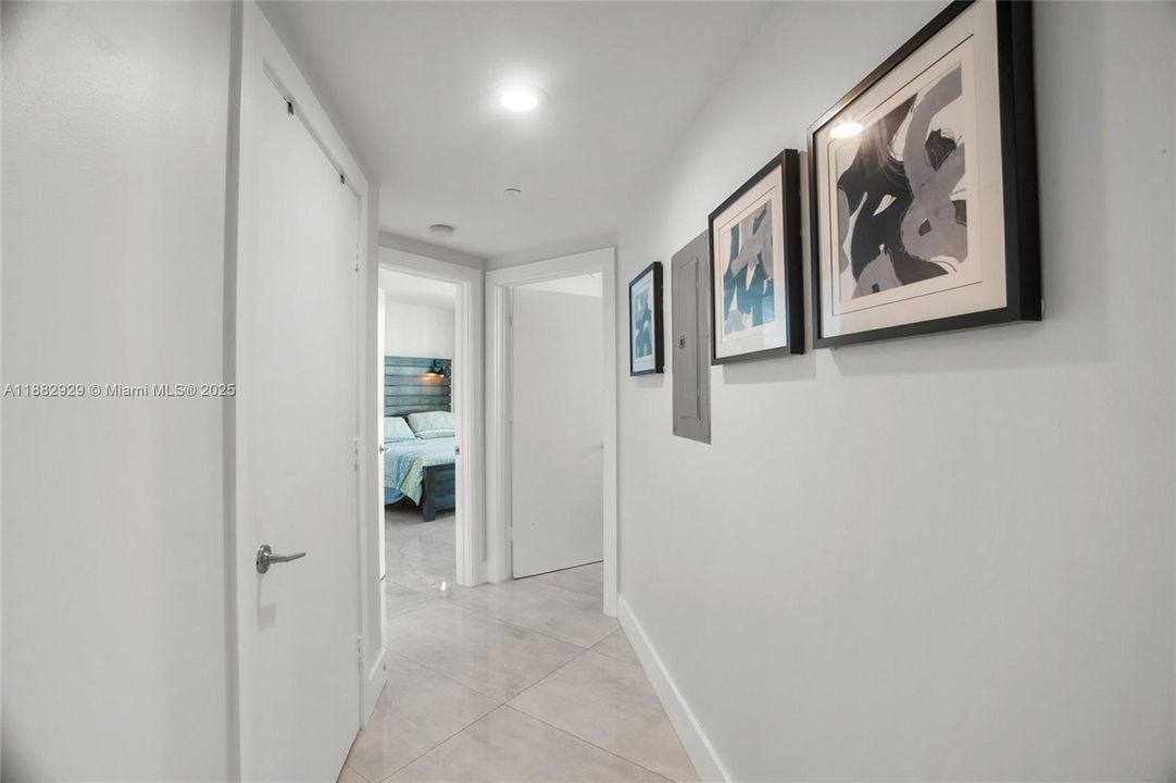 Active With Contract: $1,100,000 (3 beds, 3 baths, 1494 Square Feet)