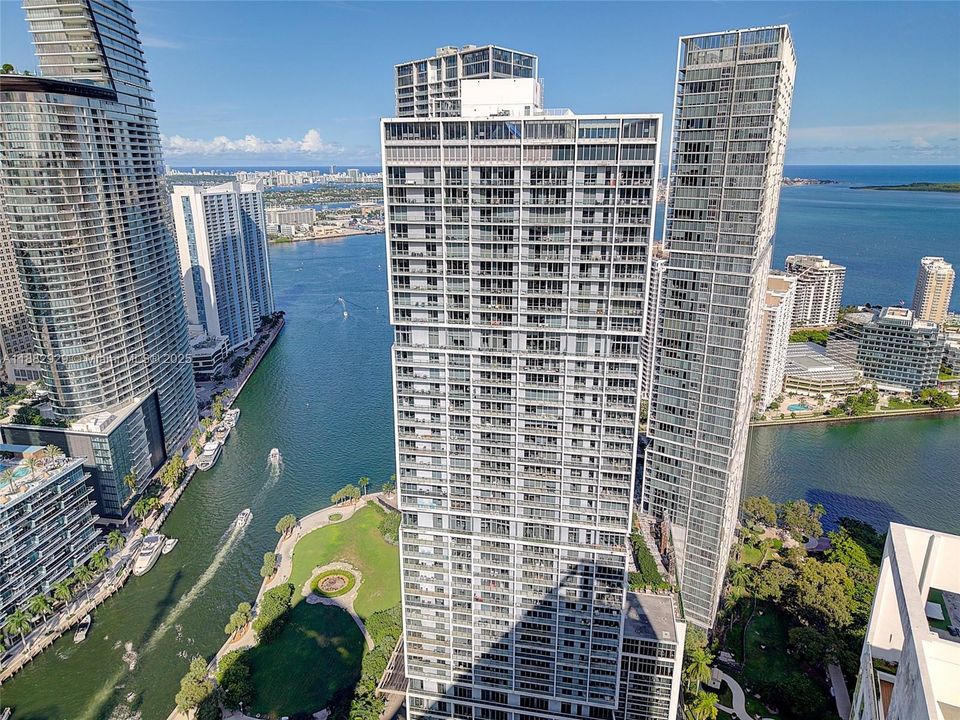 Active With Contract: $1,100,000 (3 beds, 3 baths, 1494 Square Feet)