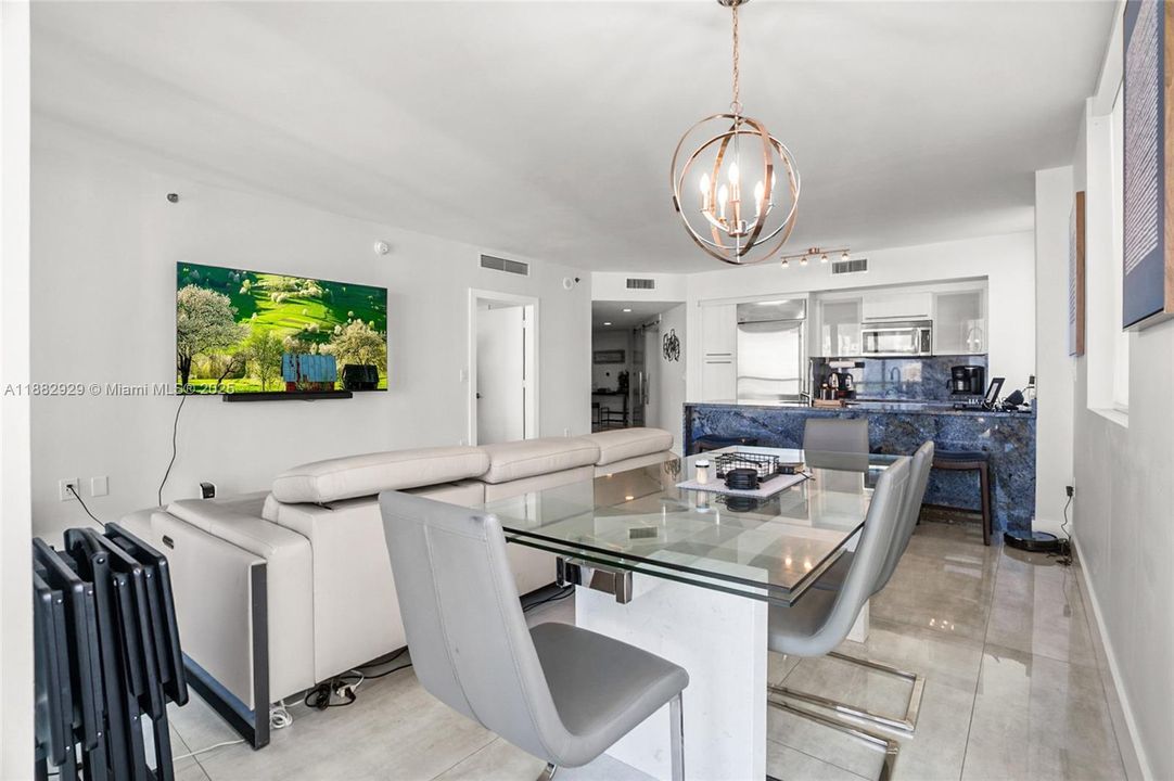 Active With Contract: $1,100,000 (3 beds, 3 baths, 1494 Square Feet)