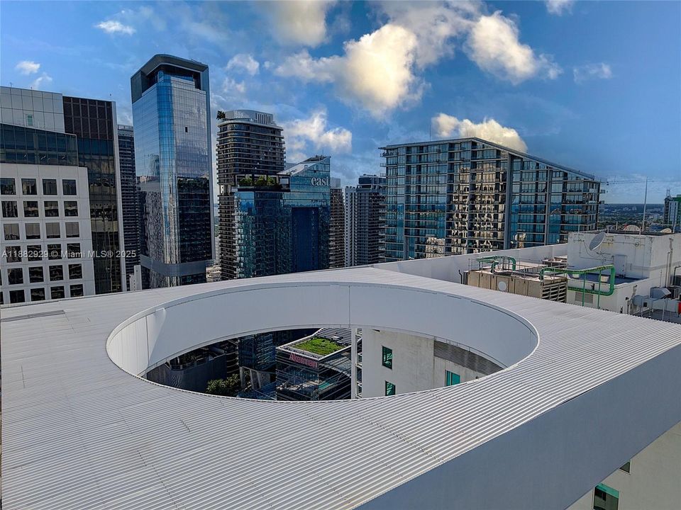 Active With Contract: $1,100,000 (3 beds, 3 baths, 1494 Square Feet)