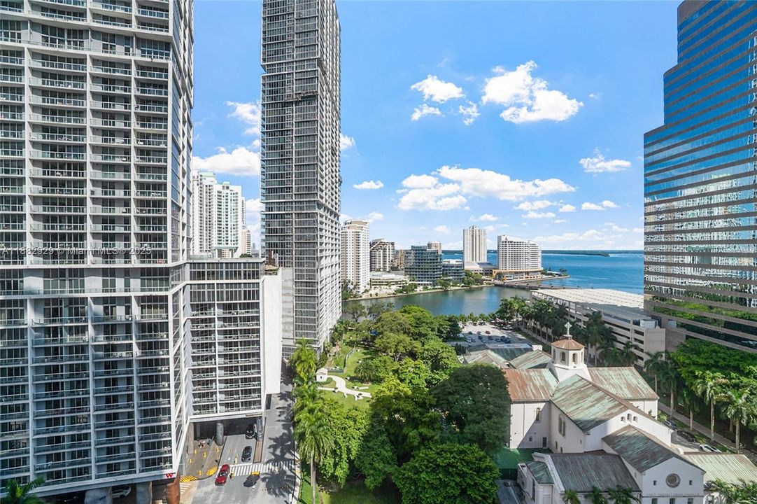 Active With Contract: $1,100,000 (3 beds, 3 baths, 1494 Square Feet)