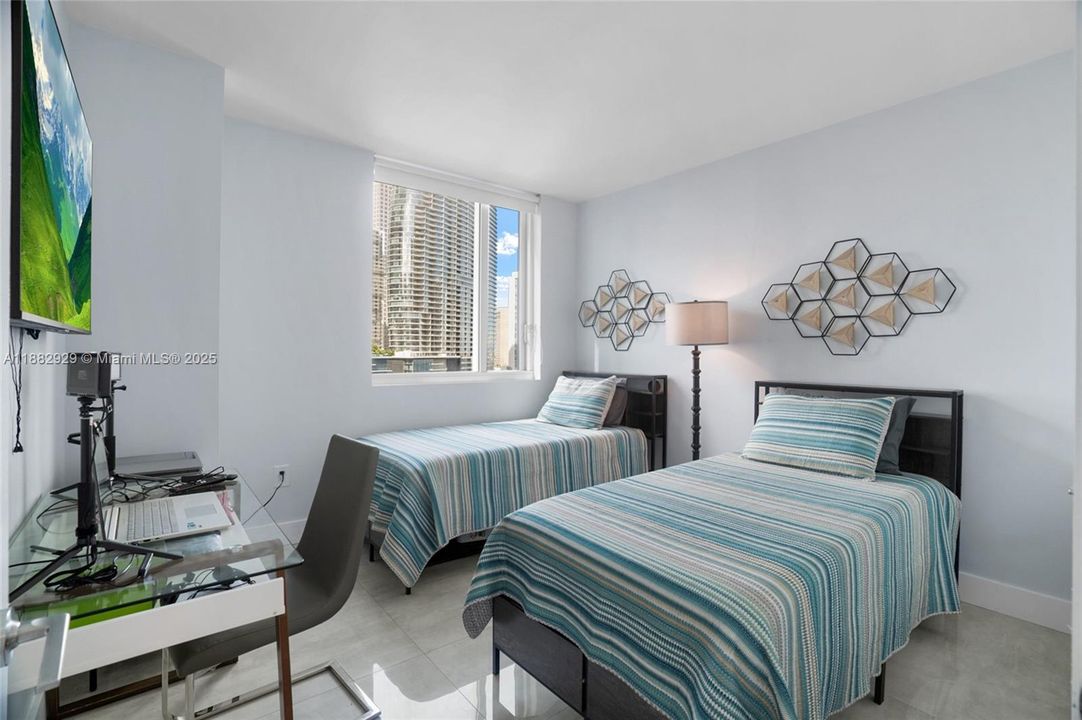 Active With Contract: $1,100,000 (3 beds, 3 baths, 1494 Square Feet)