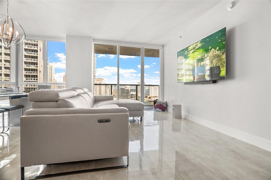 Active With Contract: $1,100,000 (3 beds, 3 baths, 1494 Square Feet)