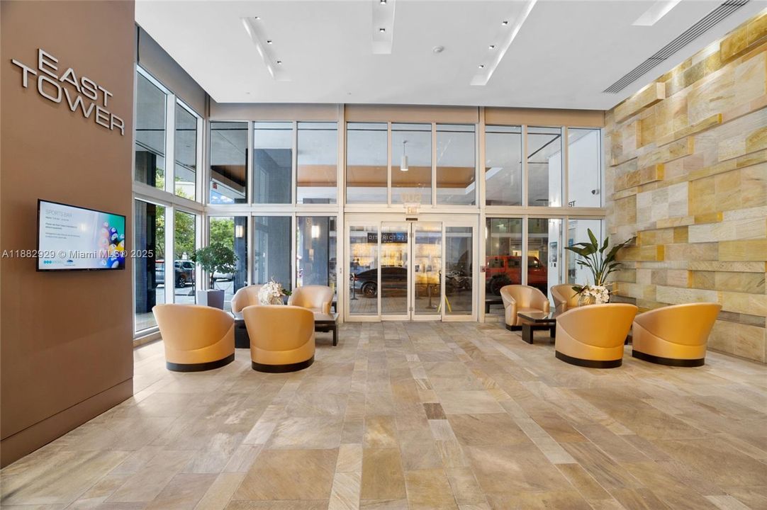 Active With Contract: $1,100,000 (3 beds, 3 baths, 1494 Square Feet)