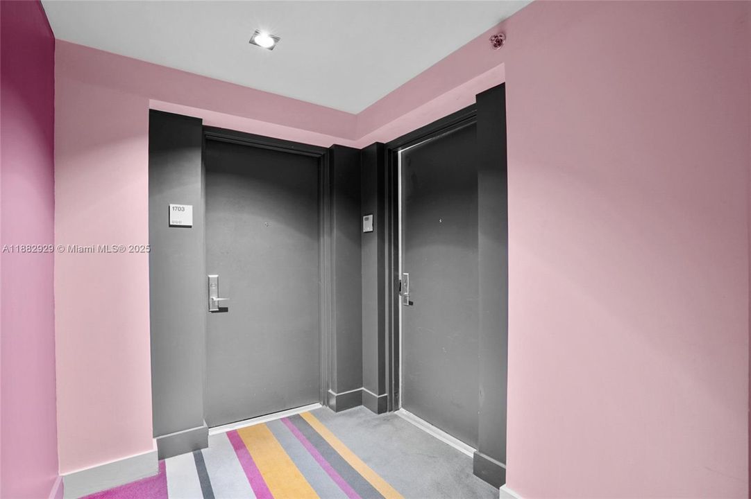 Active With Contract: $1,100,000 (3 beds, 3 baths, 1494 Square Feet)