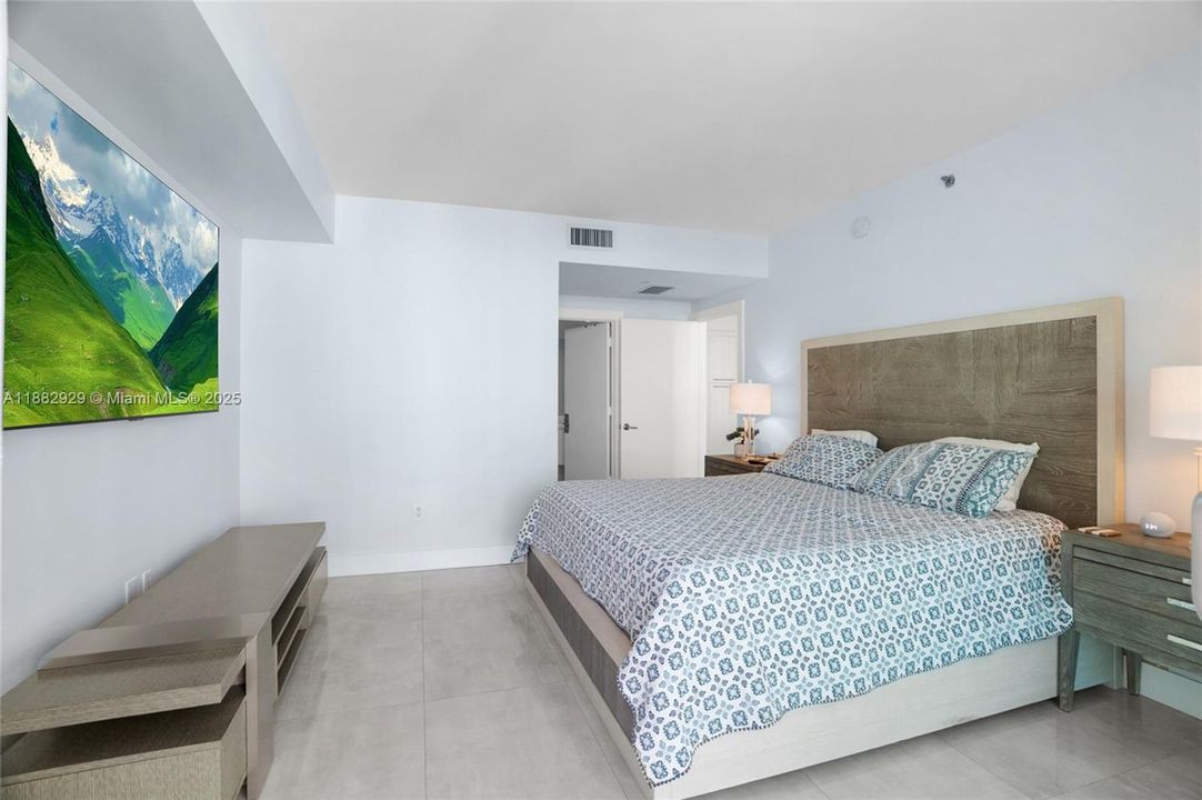 Active With Contract: $1,100,000 (3 beds, 3 baths, 1494 Square Feet)