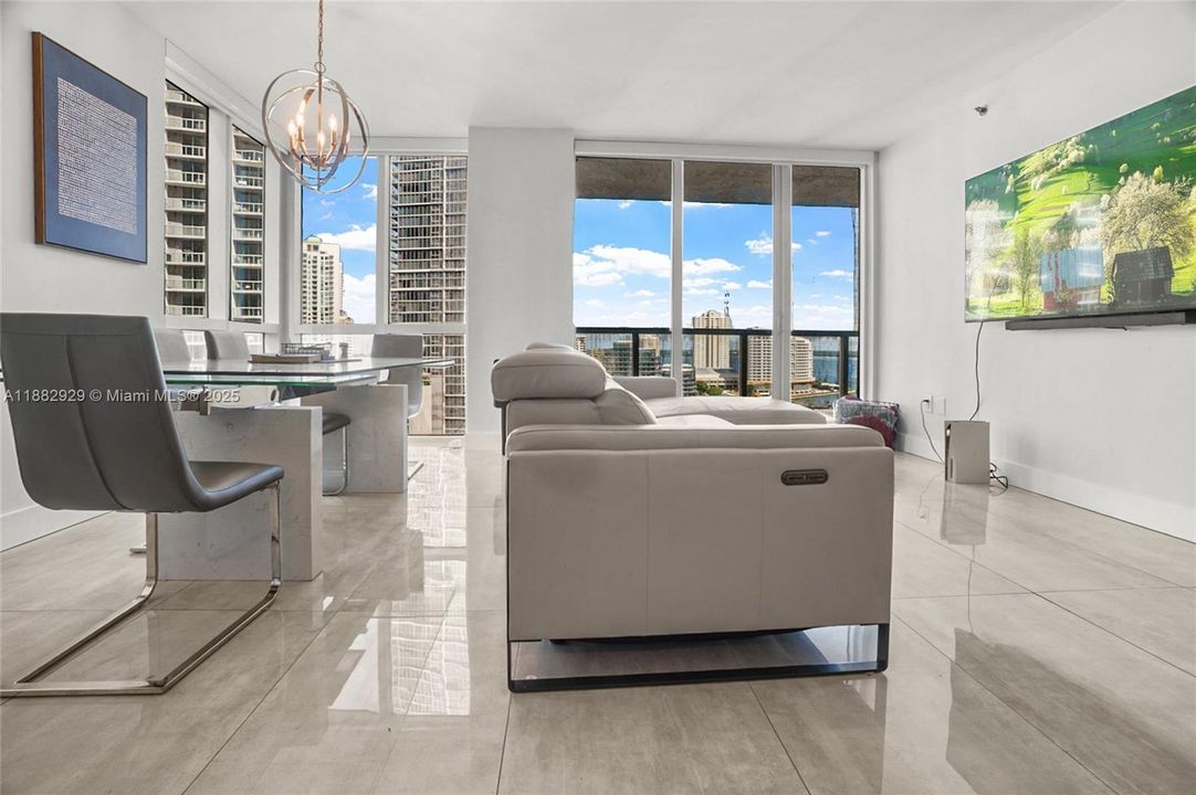 Active With Contract: $1,100,000 (3 beds, 3 baths, 1494 Square Feet)