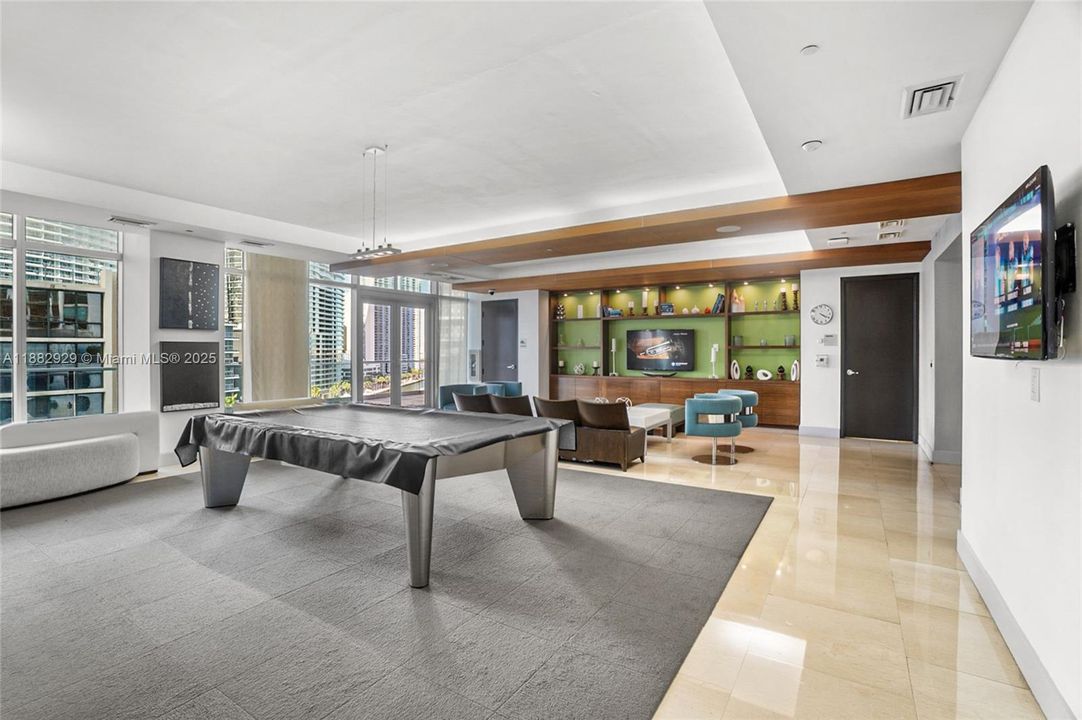 Active With Contract: $1,100,000 (3 beds, 3 baths, 1494 Square Feet)