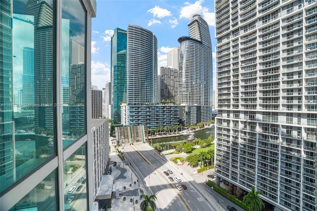 Active With Contract: $1,100,000 (3 beds, 3 baths, 1494 Square Feet)