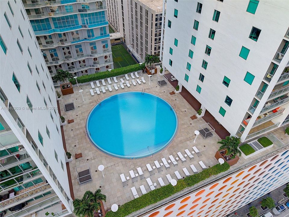 Active With Contract: $1,100,000 (3 beds, 3 baths, 1494 Square Feet)