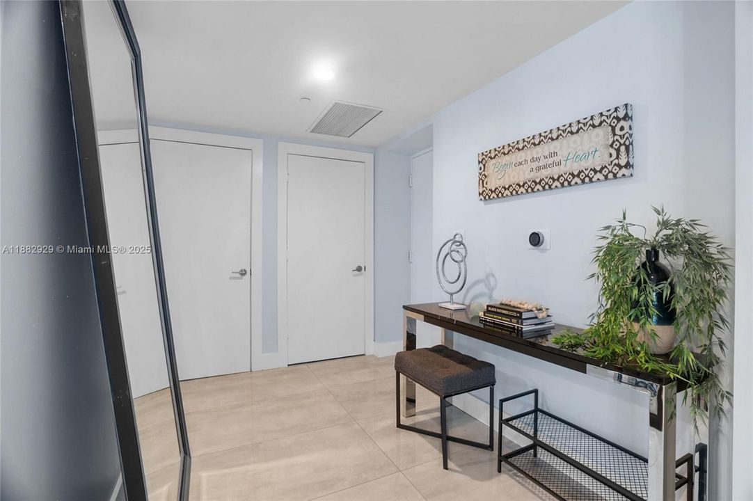 Active With Contract: $1,100,000 (3 beds, 3 baths, 1494 Square Feet)