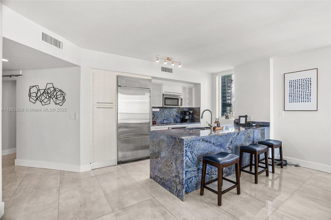 Active With Contract: $1,100,000 (3 beds, 3 baths, 1494 Square Feet)