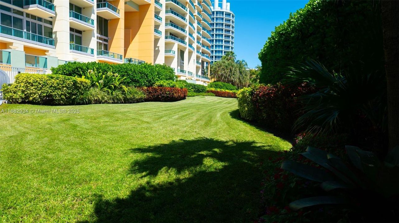 На продажу: $2,100,000 (1 спален, 2 ванн, 1370 Квадратных фут)