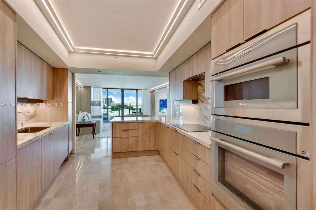 На продажу: $2,100,000 (1 спален, 2 ванн, 1370 Квадратных фут)