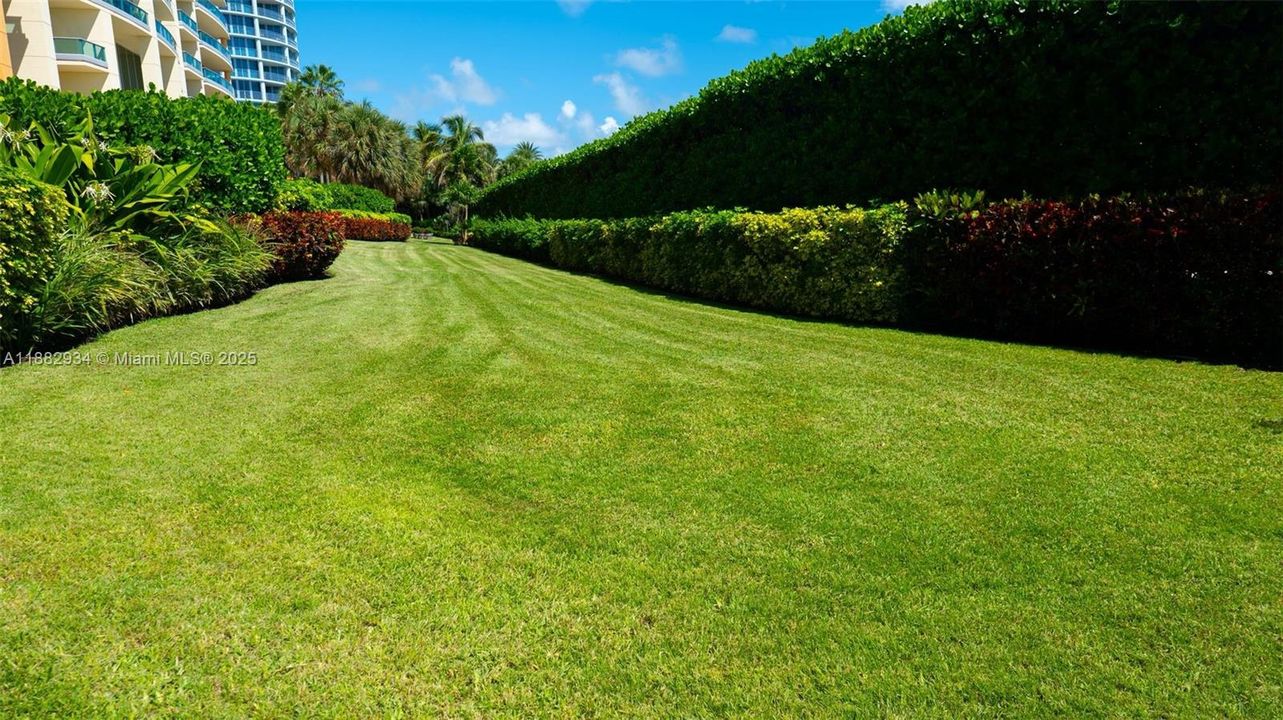 На продажу: $2,100,000 (1 спален, 2 ванн, 1370 Квадратных фут)