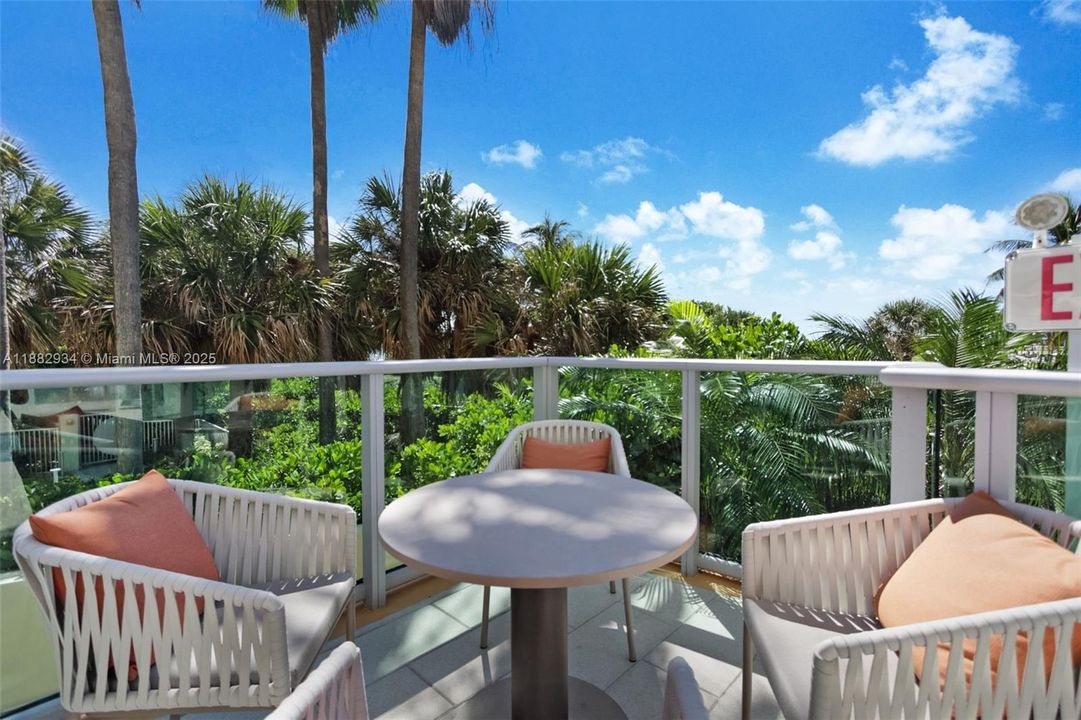 На продажу: $2,100,000 (1 спален, 2 ванн, 1370 Квадратных фут)